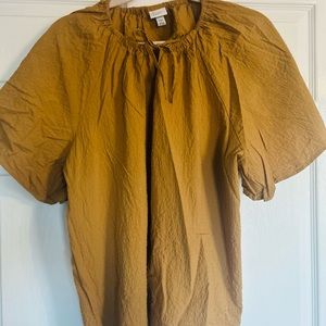 Crinkle top with key hole.